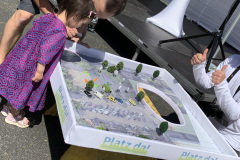 Reallabor-2022-05-14_LEV_Wiesdorf-Markt_Selbstgestaltung_am-Modell_6952_©Foto-Andreas-Hollstein