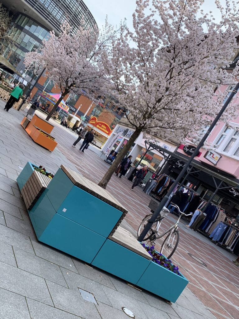 2024-03-08_PM_Neue Sitzgelegenheiten in der Fußgängerzone – Die mobilen Sitzelemente des Reallabors ziehen weiter