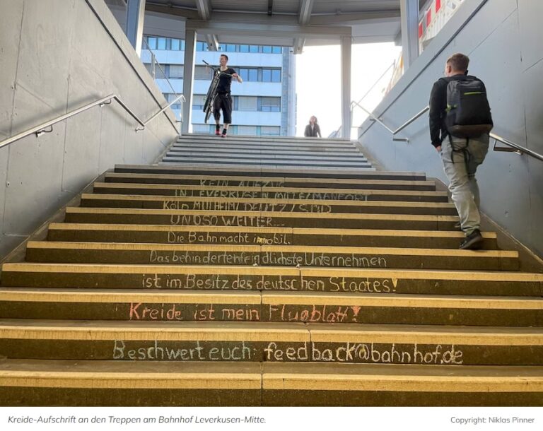 DEMO Heute 17h – vor dem Bahnhof – Aufzüge am Bahnhof Leverkusen-Mitte verspäten sich nochmal