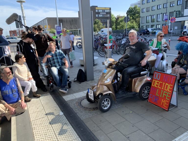 2024-06-08—17h Demo – Bahnhof Leverkusen-Mitte